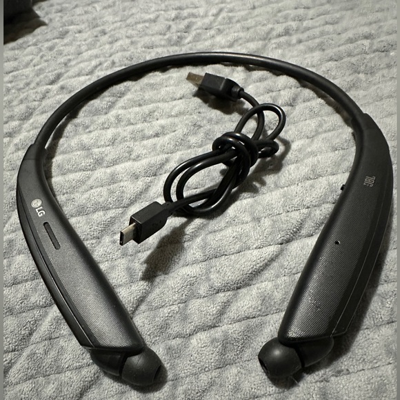 LG HBS-835S Wireless Neckband Headphones with JBL Sound – With Charging Cable - Picture 10 of 16